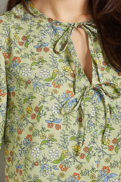 Robe Courte Imprimée À Ourlet Asymétrique Avec Détail Nœud Motif Floral Vert