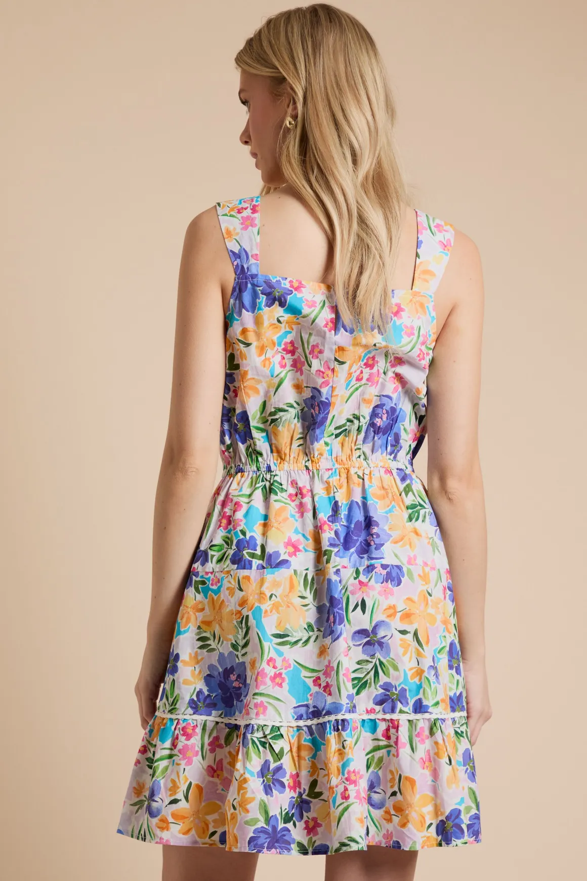 Robe Courte Imprimée À Volants Avec Finition En Dentelle Florale