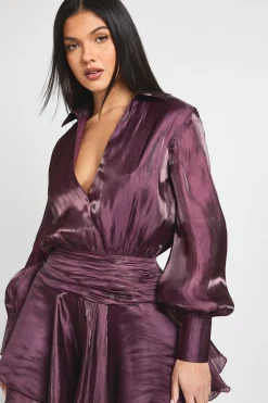 boohoo Robe Courte à Jupe Froncée et Volants en Satin Texturé<Femme Satin Et Dentelle|Robes À Manches Longues