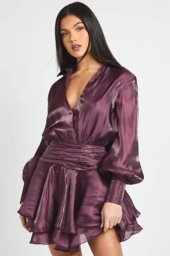 boohoo Robe Courte à Jupe Froncée et Volants en Satin Texturé<Femme Satin Et Dentelle|Robes À Manches Longues