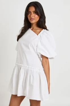 Robe Courte À Manches Bouffantes Et Encolure Asymétrique