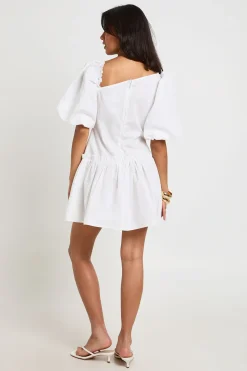 Robe Courte À Manches Bouffantes Et Encolure Asymétrique