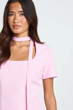 Robe Courte À Manches Courtes Avec Détail Foulard