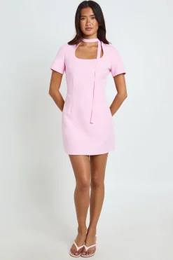 Robe Courte À Manches Courtes Avec Détail Foulard
