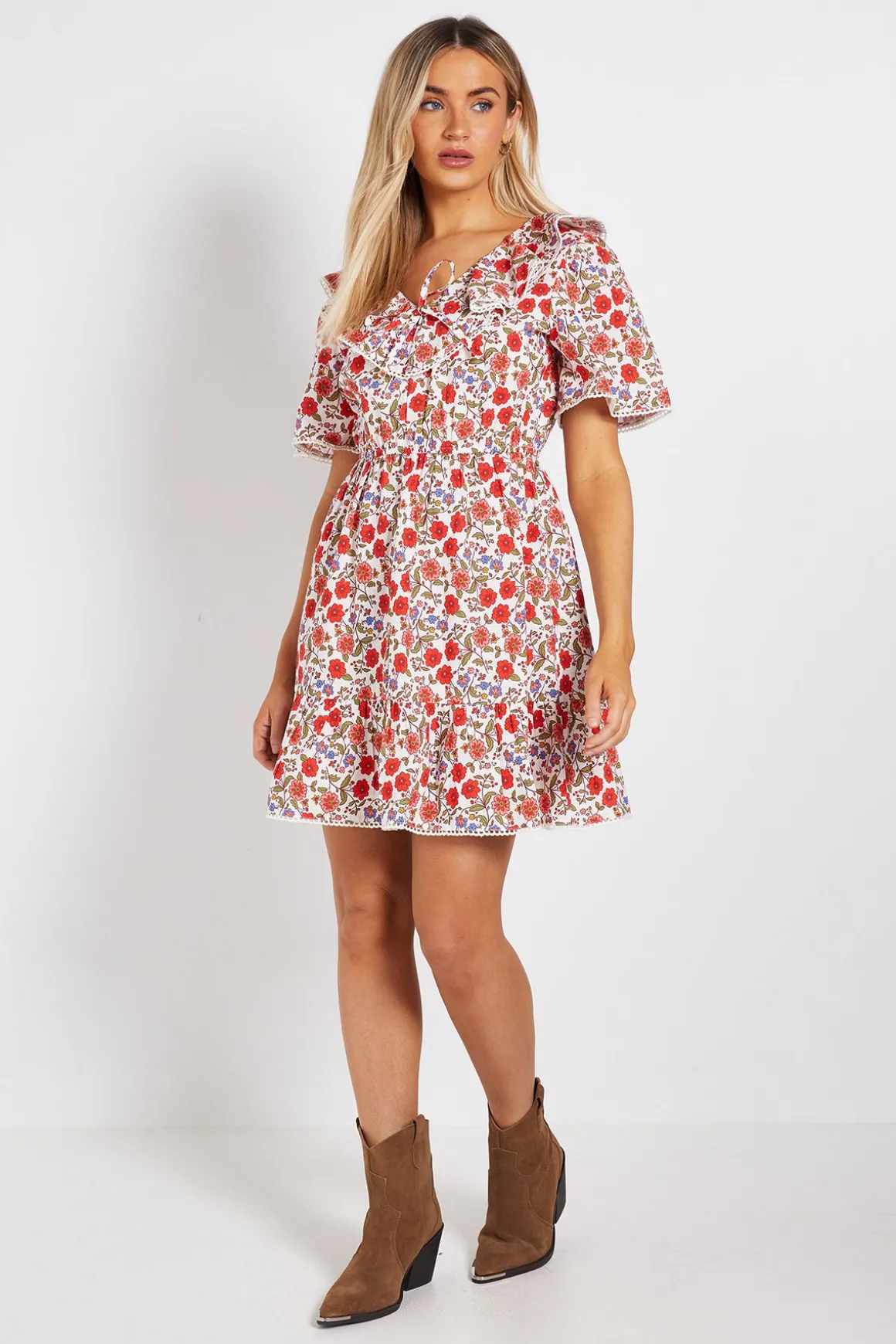 Robe Courte À Manches Papillon Avec Col Noué