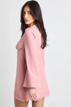 Robe Courte À Manches Évasées Avec Bordure En Dentelle