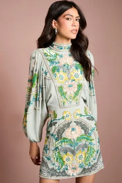 Robe Courte Muse À Manches Longues Chauve-souris Ornée