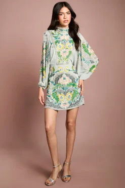 Robe Courte Muse À Manches Longues Chauve-souris Ornée