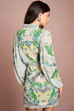 Robe Courte Muse À Manches Longues Chauve-souris Ornée