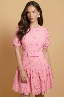 Robe Courte À Ourlet Péplum En Dentelle