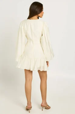 boohoo Robe Courte À Ourlet Tombant Et Manches Volumineuses Texturées<Femme Robes Patineuses|Robes À Manches Longues