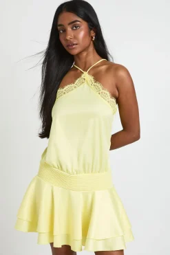 boohoo Robe Courte À Ourlet Volant En Satin Et Dentelle<Femme Satin Et Dentelle|Robes Patineuses