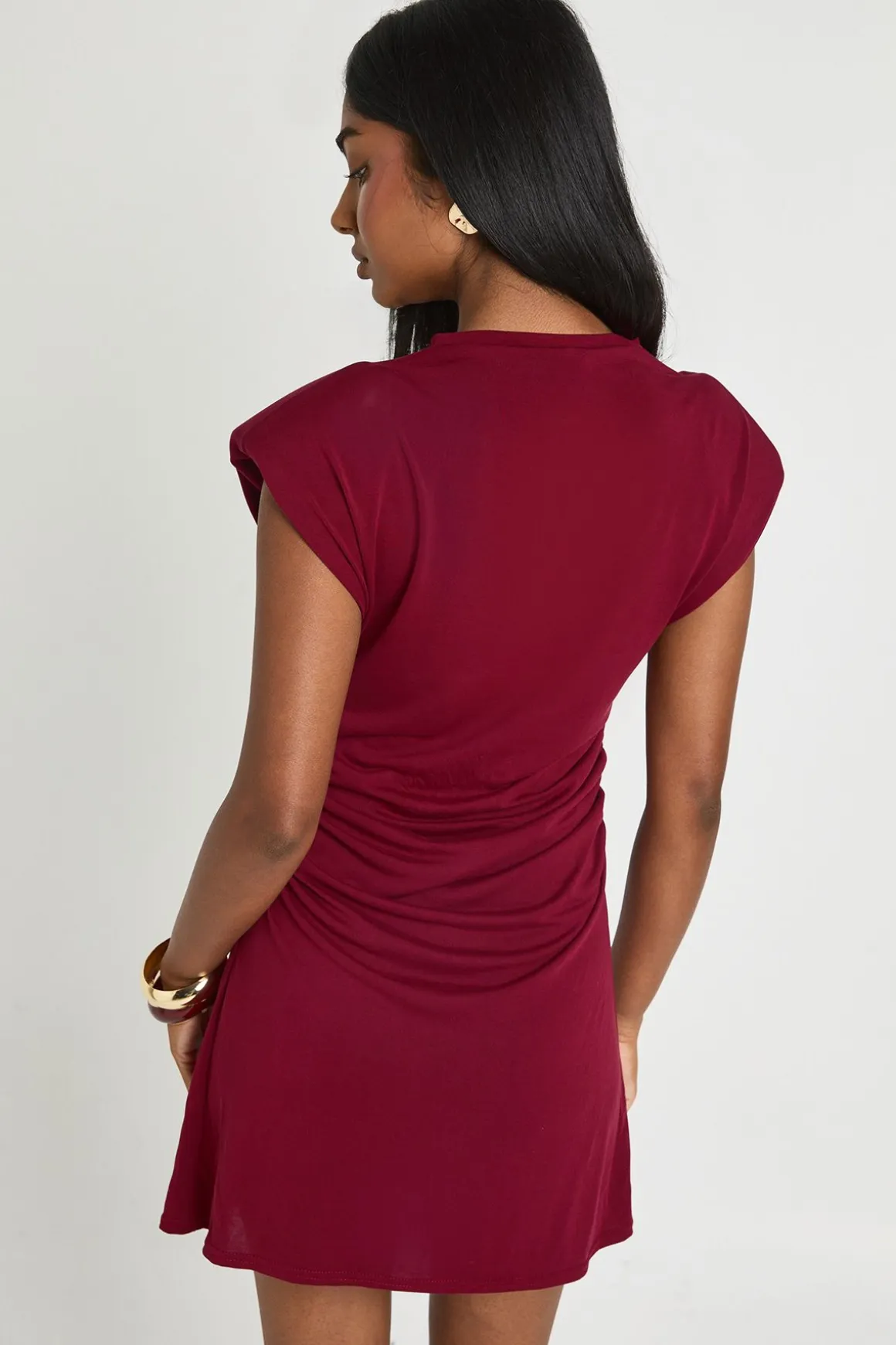 Robe Courte À Épaulettes Structurées Et Taille Froncée