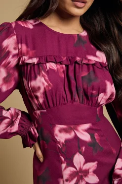 Dorothy Perkins Robe Courte Petite À Manches Longues Avec Corsage Froncé Et Dos En Dentelle<Femme Satin Et Dentelle|Robes À Manches Longues