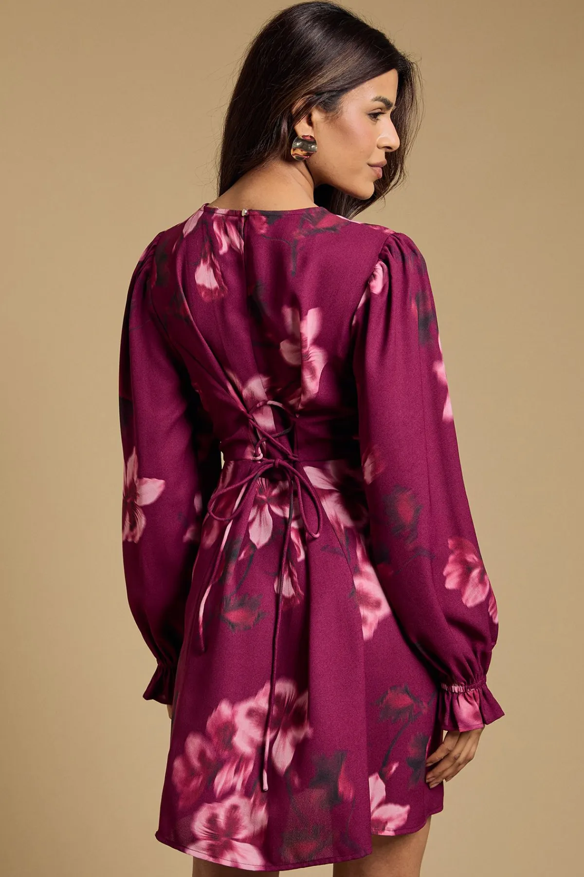 Dorothy Perkins Robe Courte Petite À Manches Longues Avec Corsage Froncé Et Dos En Dentelle<Femme Satin Et Dentelle|Robes À Manches Longues