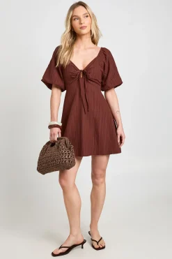 Robe Courte Petite À Manches Volumineuses Texturées