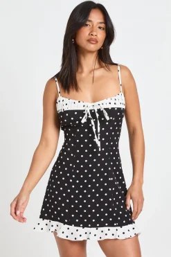 boohoo Robe Courte Petite À Pois Contrastés<Femme Pois|Robes Patineuses
