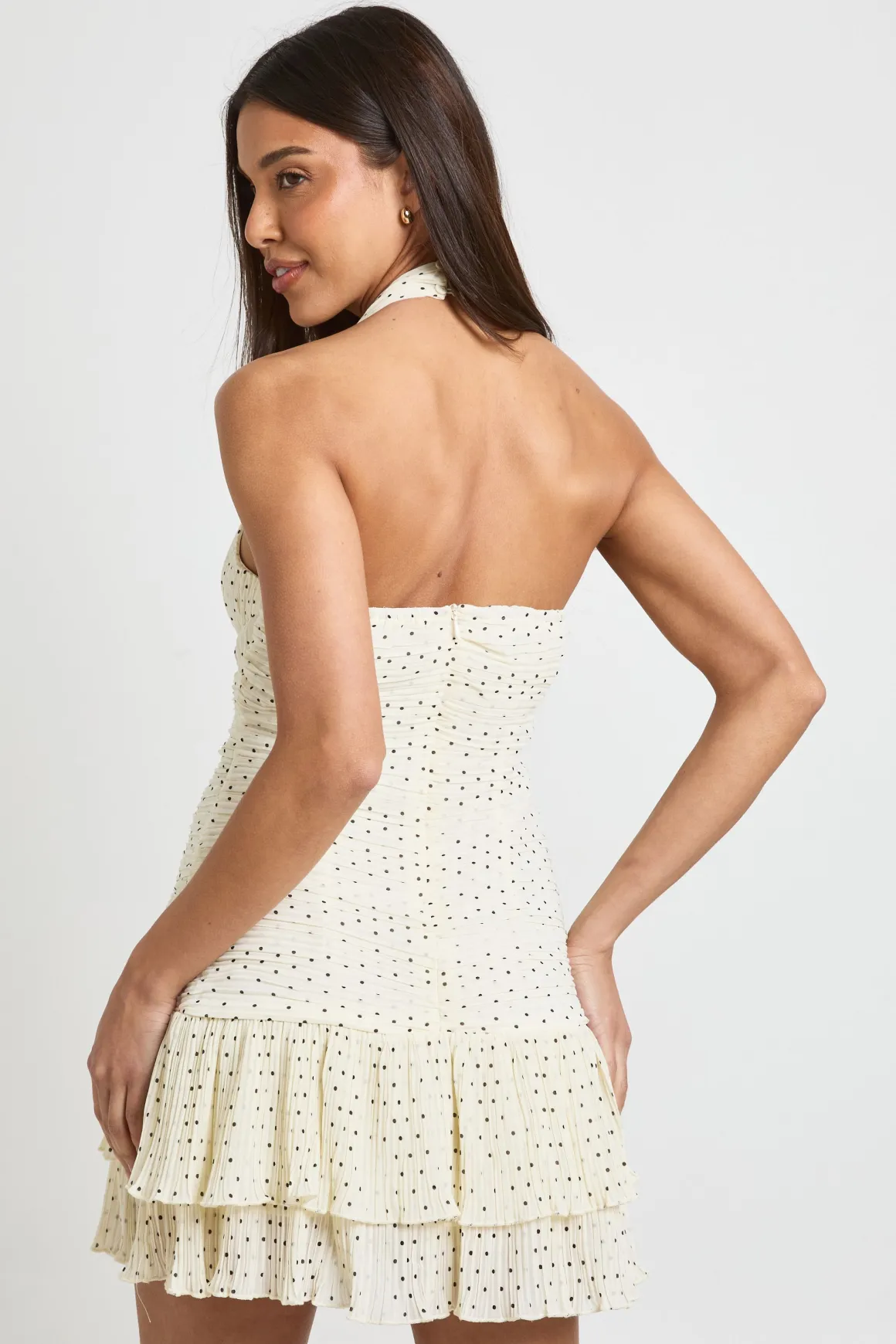 Robe Courte Plissée À Pois Avec Encolure Dos-nu