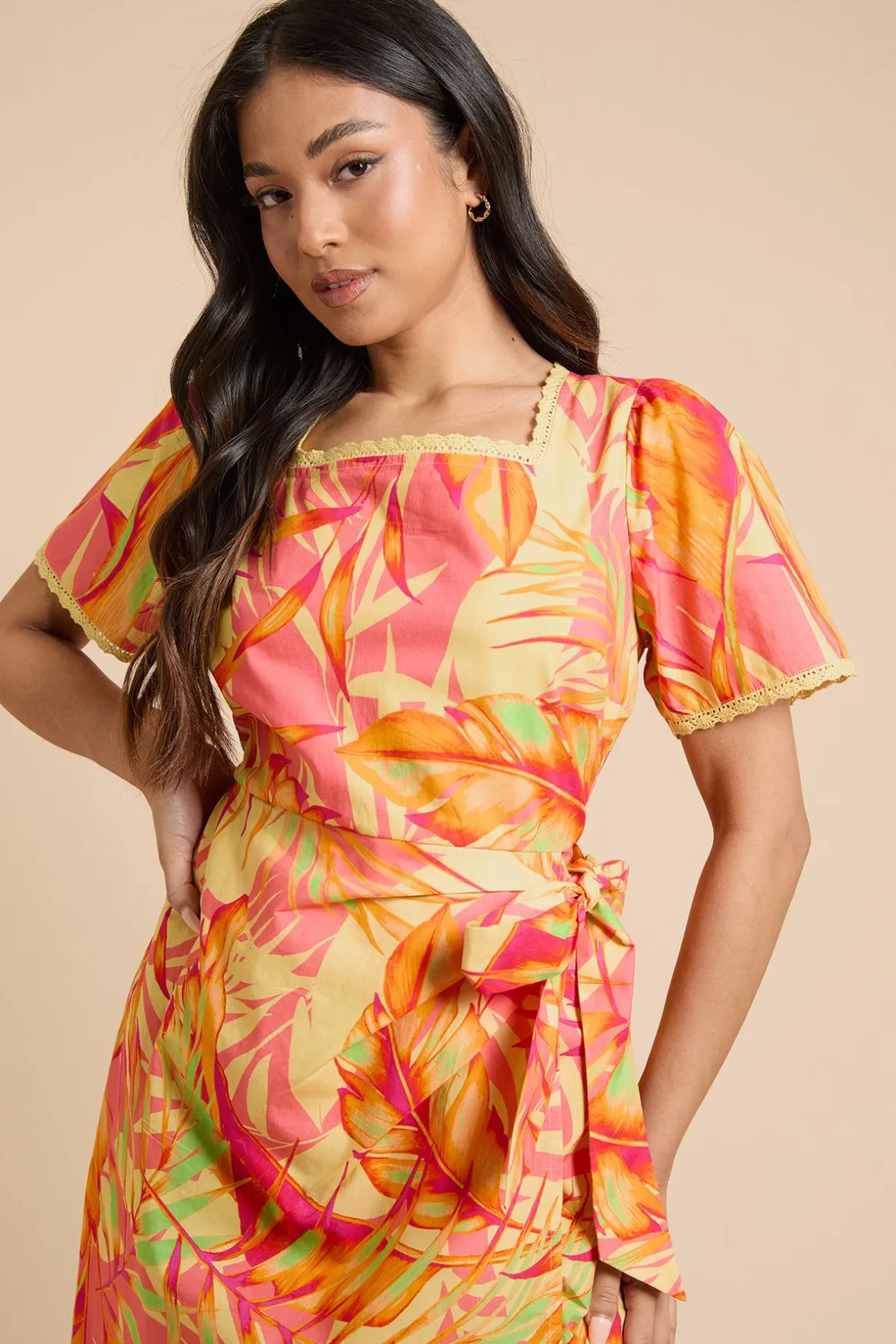 Robe Courte Portefeuille En Popeline Imprimée Avec Finitions En Dentelle Petite