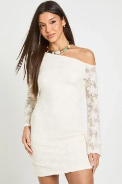 Robe Courte Premium En Dentelle Crochet À Épaules Dénudées