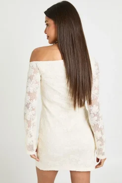Robe Courte Premium En Dentelle Crochet À Épaules Dénudées