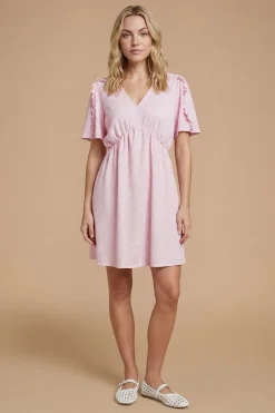 Robe Courte Rose À Détails Volantés Et Manches Papillon