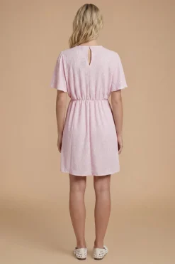 Robe Courte Rose À Détails Volantés Et Manches Papillon