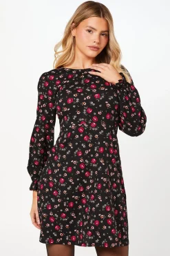 Robe Courte Rose à Manches Longues Motif Fleuri