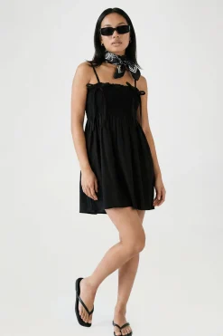 boohoo Robe Courte Smockée À Détail Froncé<Femme Robes Courtes|Robes