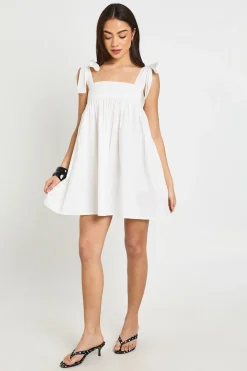 boohoo Robe Courte Smockée À Épaules Nouées<Femme Robes Courtes|Robes