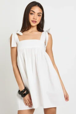 boohoo Robe Courte Smockée À Épaules Nouées<Femme Robes Courtes|Robes