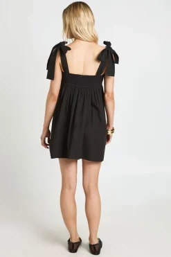 boohoo Robe Courte Smockée Petite Avec Bretelles À Nouer Aux Épaules<Femme Robes Courtes|Robes