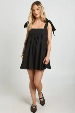 boohoo Robe Courte Smockée Petite Avec Bretelles À Nouer Aux Épaules<Femme Robes Courtes|Robes