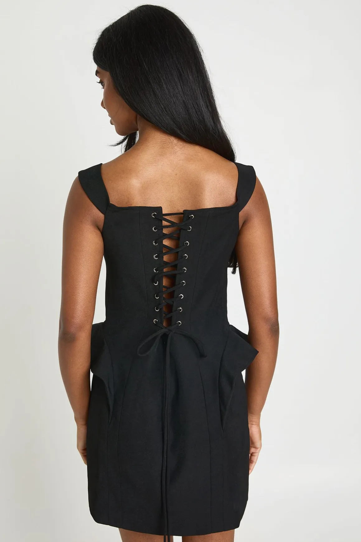 Robe Courte Structurée À Détail Corset