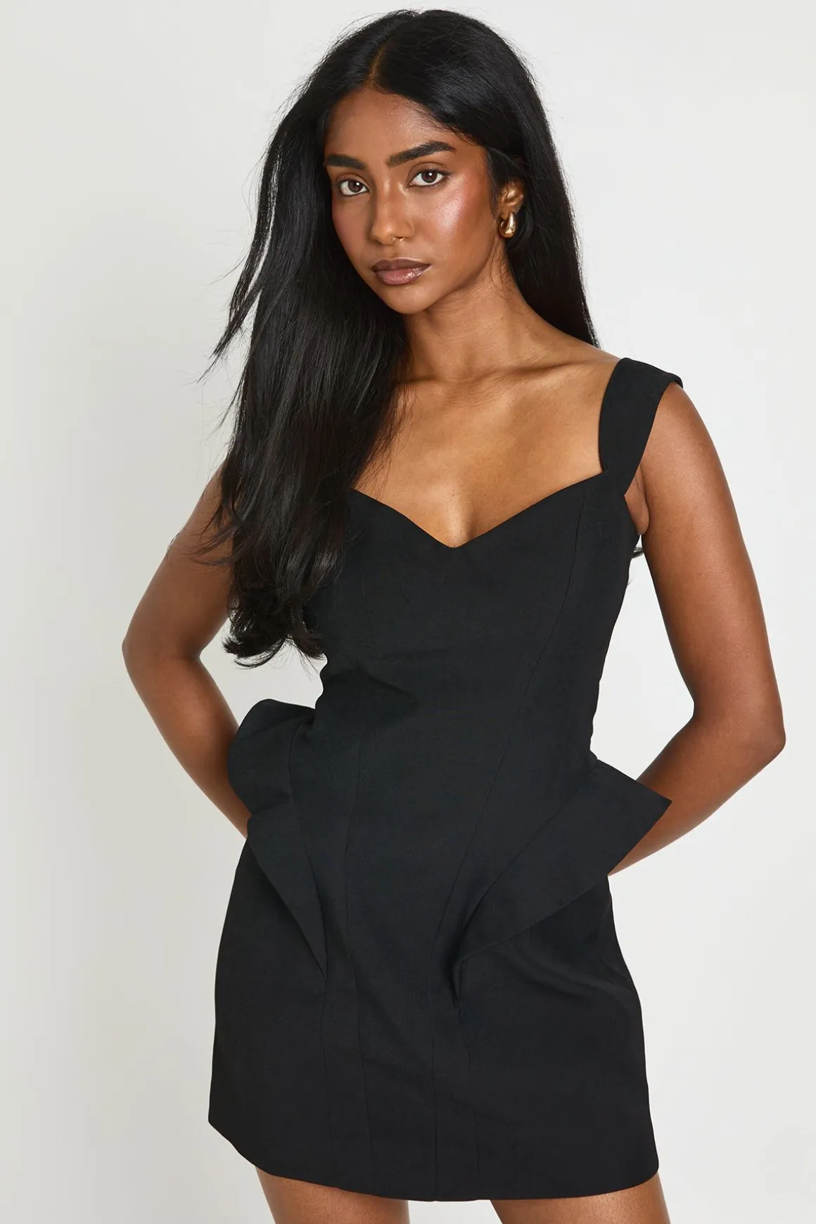 Robe Courte Structurée À Détail Corset