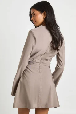 Robe Courte Taille Froncée À Manches Évasées