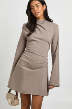Robe Courte Taille Froncée À Manches Évasées