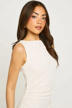 Robe Courte Texturée À Encolure Slash Et Taille Froncée