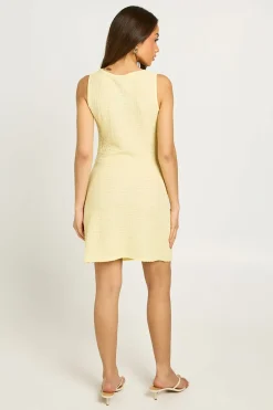 Robe Courte Texturée À Encolure Bardot Et Taille Froncée