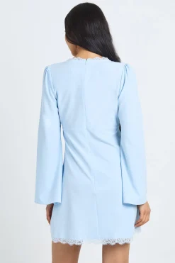boohoo Robe Courte Évasée À Manches Longues Et Finitions En Dentelle<Femme Satin Et Dentelle|Robes À Manches Longues