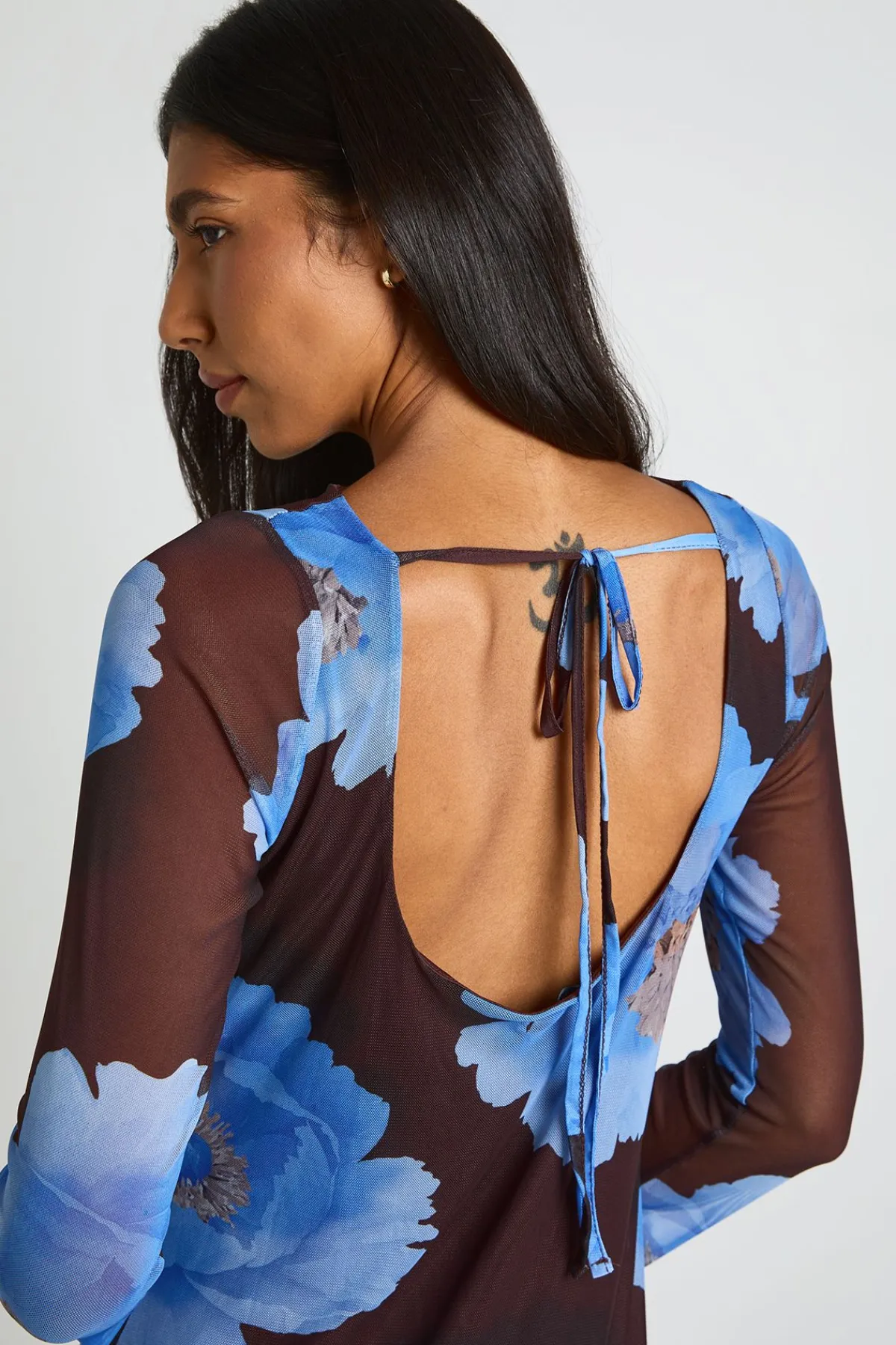 boohoo Robe Courte Évasée À Manches Longues En Maille Fleurie Pour Grandes Tailles<Femme Robes À Manches Longues|Robes