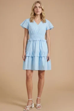Robe Courte À Volants Broderie Anglaise Et Manches À Volant Étagée