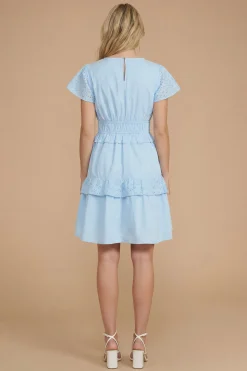 Robe Courte À Volants Broderie Anglaise Et Manches À Volant Étagée