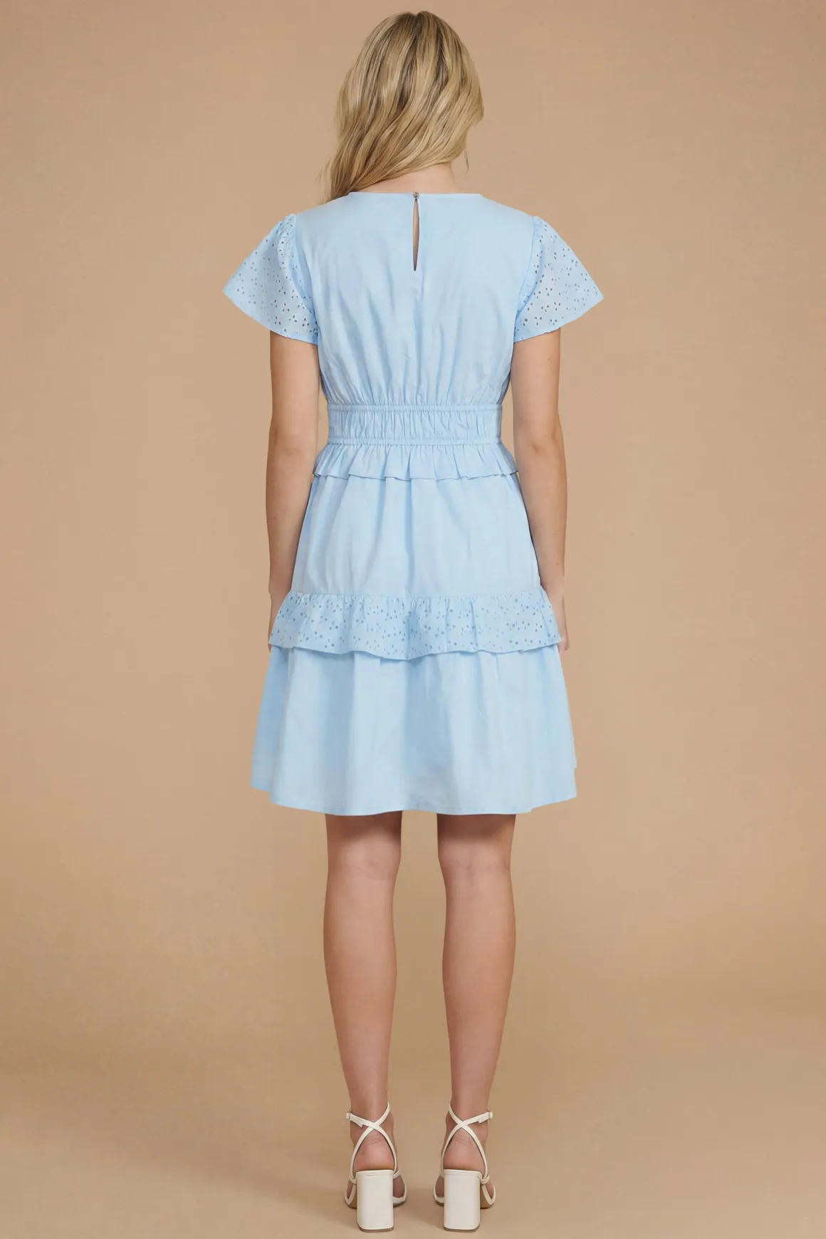Robe Courte À Volants Broderie Anglaise Et Manches À Volant Étagée