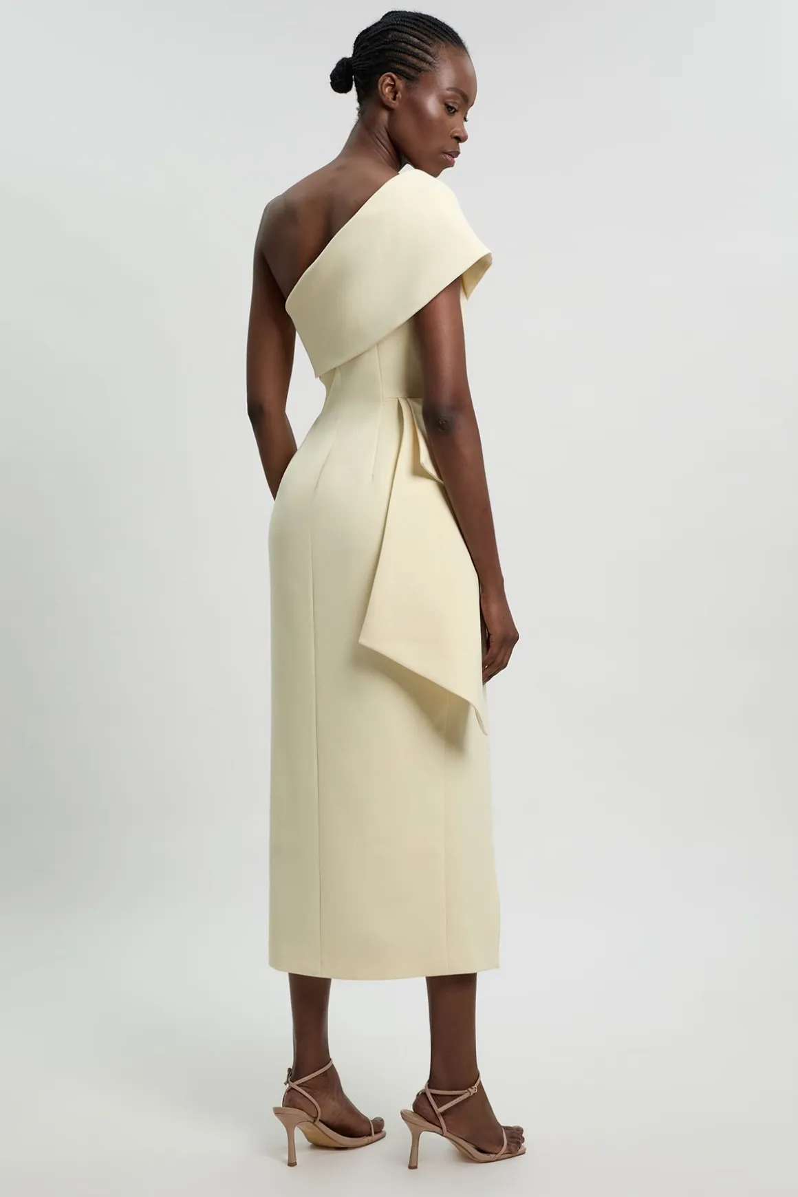 Robe Crayon Asymétrique Ajustée Avec Détail De Volant En Stretch Compact