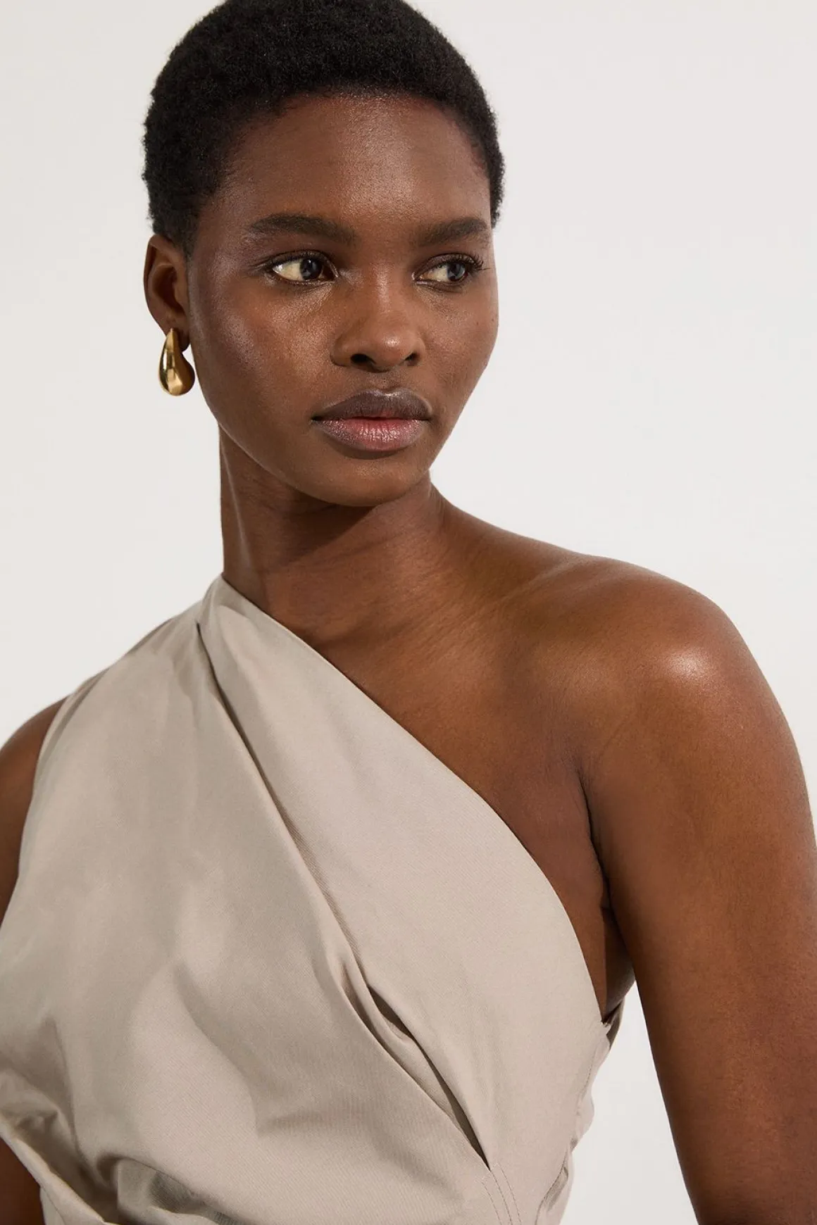 Robe crayon à drapé asymétrique en coton poli sur mesure