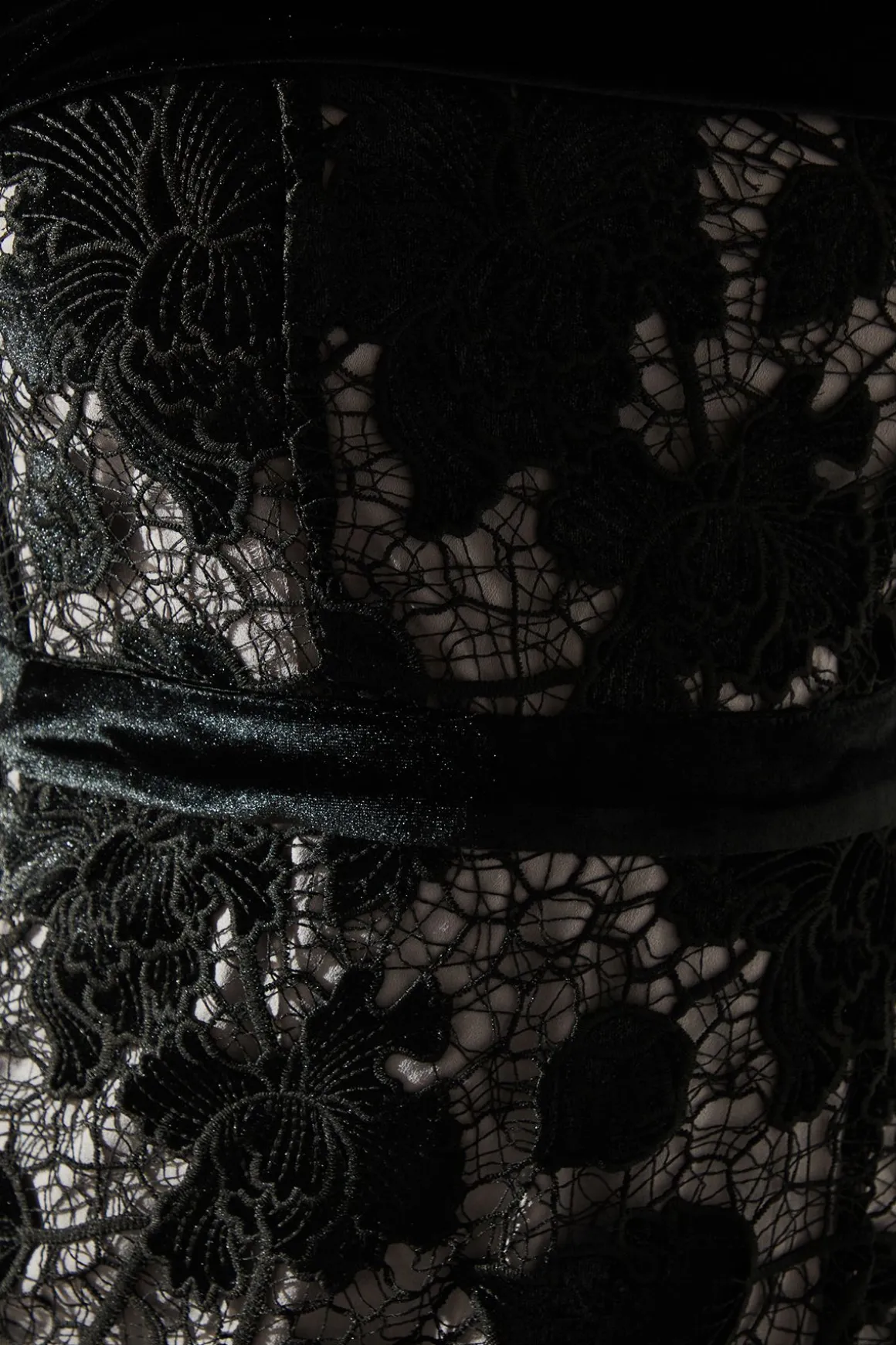 Robe Crayon en Dentelle Velours avec Détail Bardot et Doublure Contrastante
