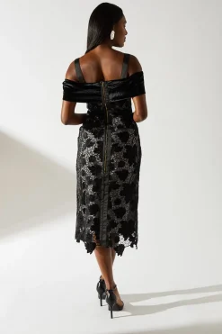 Robe Crayon en Dentelle Velours avec Détail Bardot et Doublure Contrastante