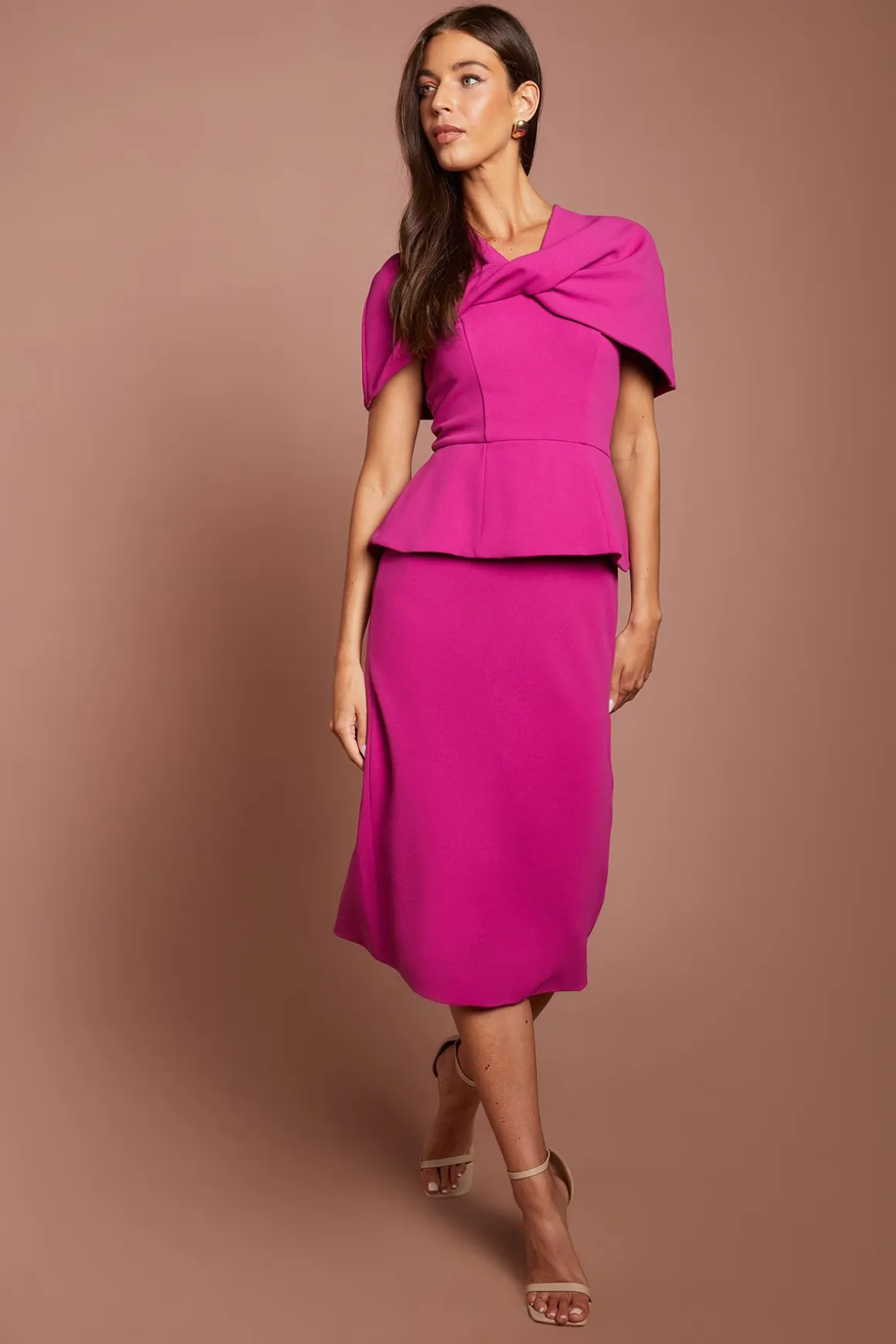 Robe Crayon Midi À Manches Cape Avec Détail Torsadé Devant Et Basque