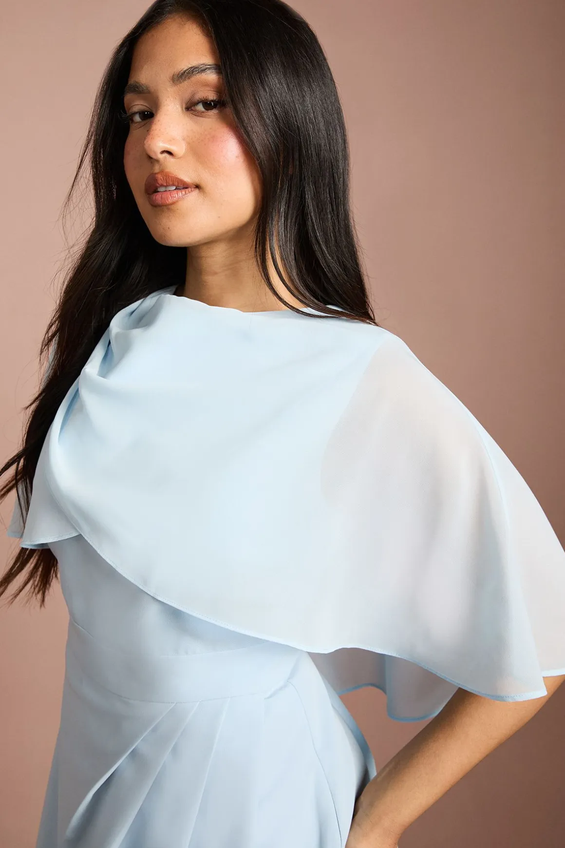 Robe Crayon Petite Avec Cape En Mousseline